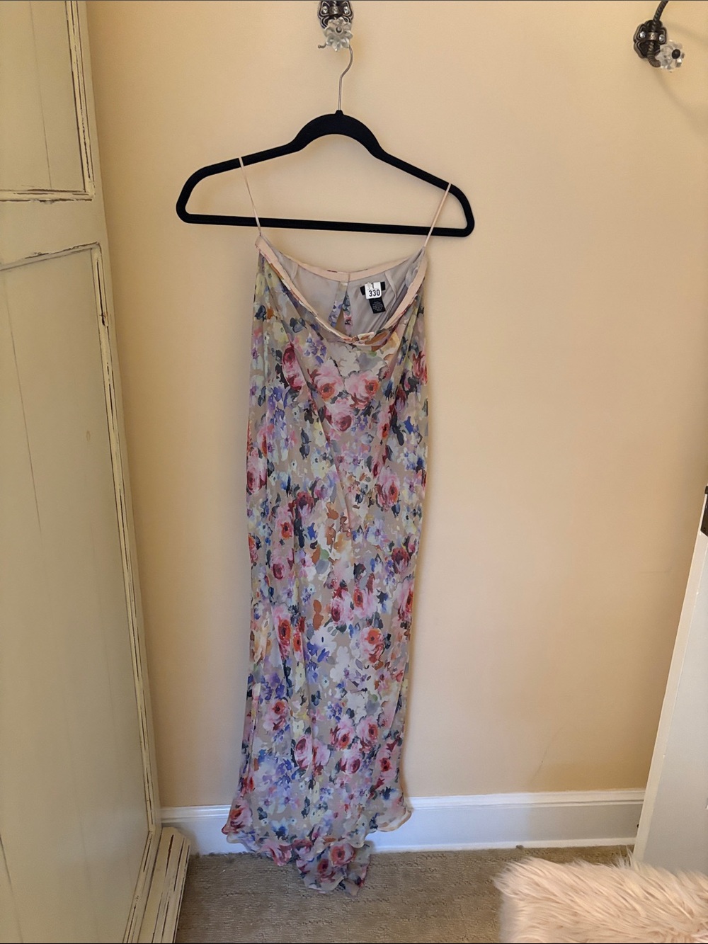 JCrew long silk skirt with “mermaid hem”
Size 2 vintage from 2010-2012